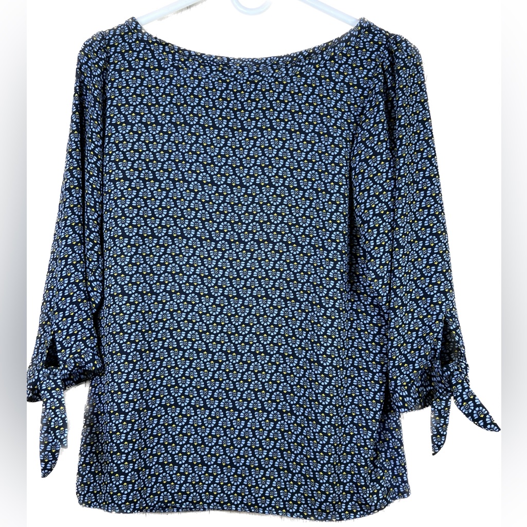 Loft Small Patterned Top W/3/4 Length Sleeves With Ties And A Round Neck